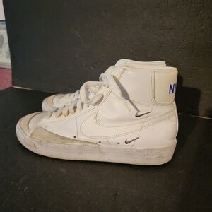 Nike Women's Blazer Mid '77 SE 'Sisterhood' Sneakers White Silver Metallic Sz 8